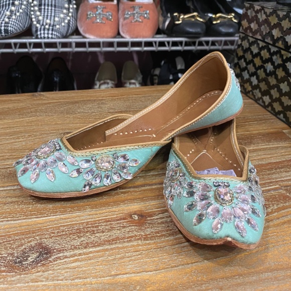 Teal Juttis - Picture 2 of 8